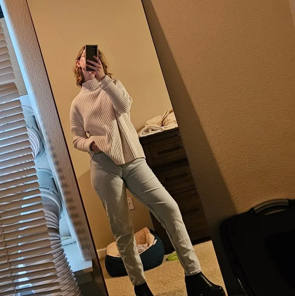 Elegant White LOFT Women's Cotton Knit Sweater - Picture 3 of 10